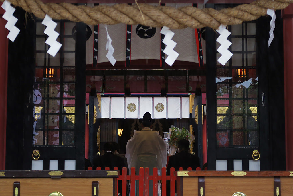 久米島の久米仙のスタッフで初詣へ行き、新年のお祈りをするとともに、新たなお守りをいただいてきました。
